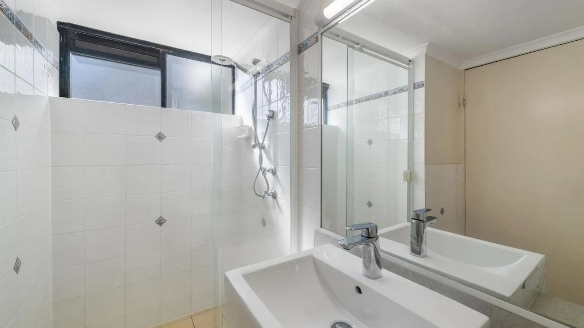 Windward 4, 3 Bedroom Unit Ocean Front Mooloolaba